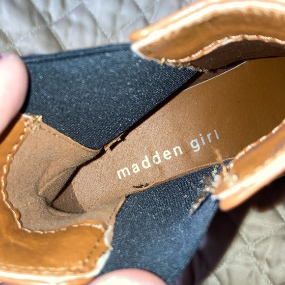 Steve Madden brown booties, size 7.5. - Picture 2 of 4